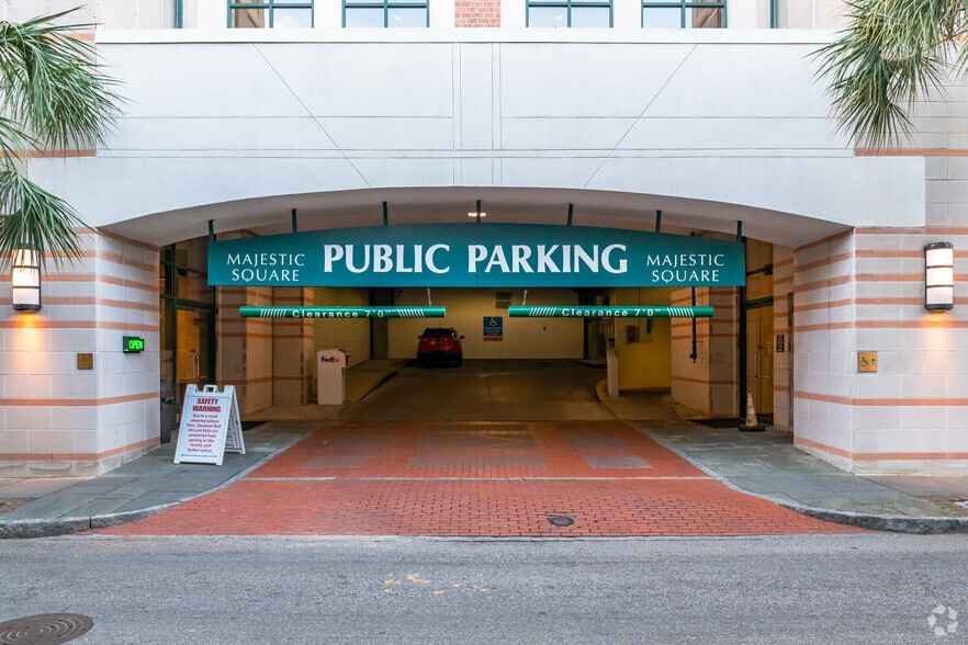 More Photos Of 211 King St, Charleston Office For Lease