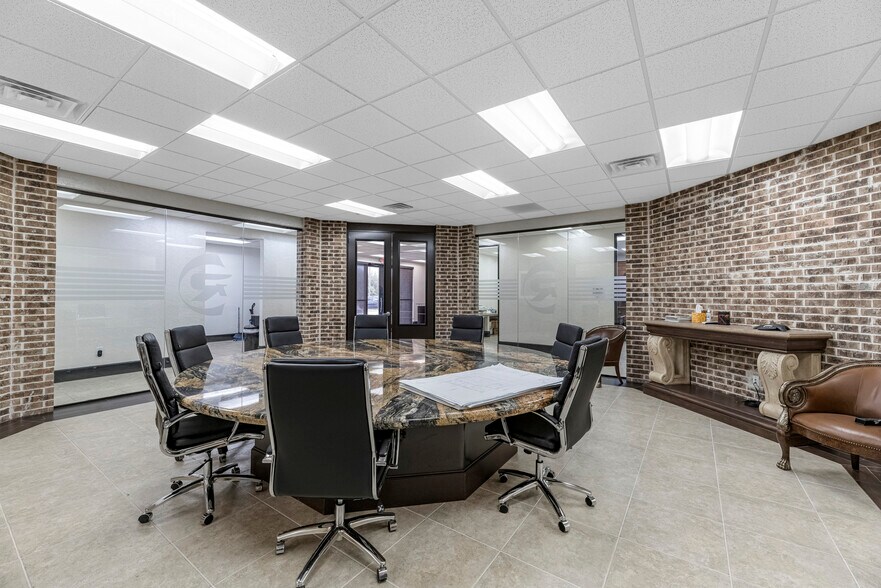 More Photos Of 15010 Lakefair Dr, Richmond Medical For Sale