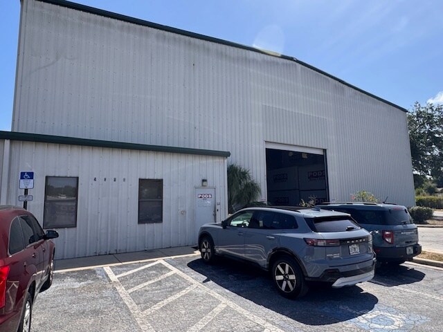 More Photos Of 4050-4060 Louis Ave, Holiday Warehouse For Lease