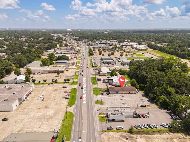 More Photos Of 4545 Johnston St, Lafayette Freestanding For Sale