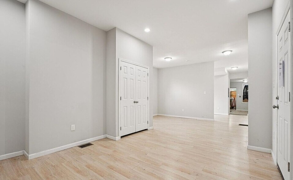 More Photos Of 1009 W Main St, Norristown Apartments For Lease