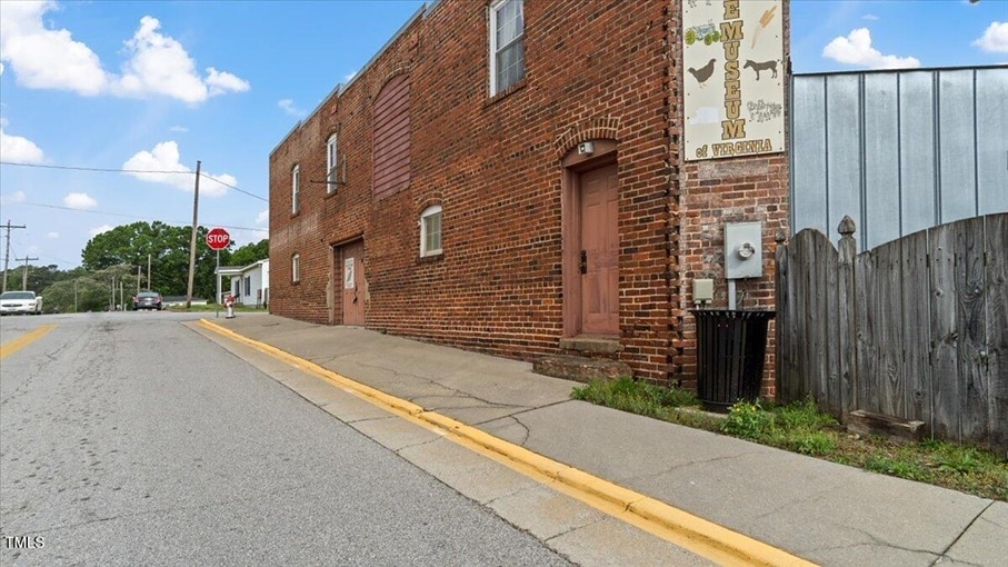 More Photos Of 306 W Main St, South Hill Flex For Lease