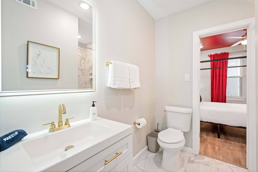 More Photos Of 2806 Rosewood St, Houston Multifamily For Sale