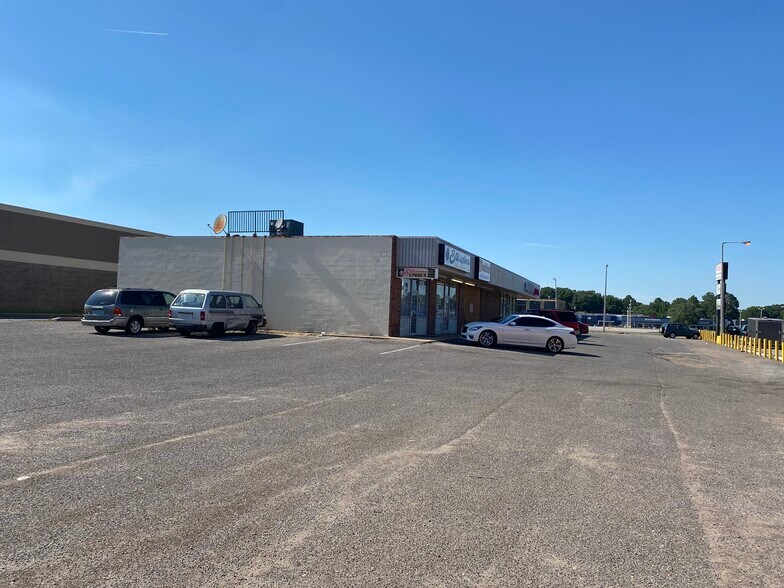 More Photos Of 3686-3694 S Mendenhall Rd, Memphis Bar For Sale