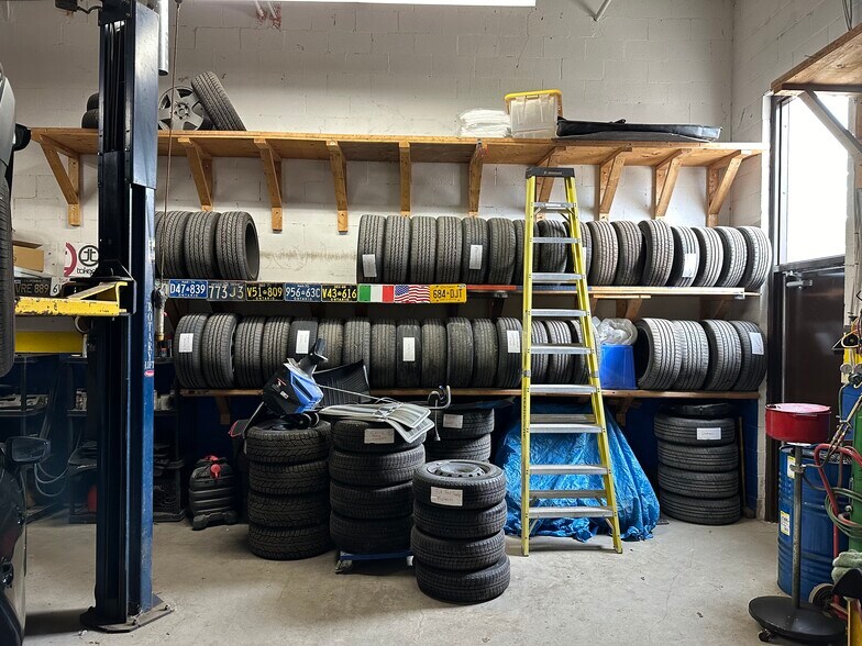 More Photos Of 101 Toro Rd, Toronto Service For Sale