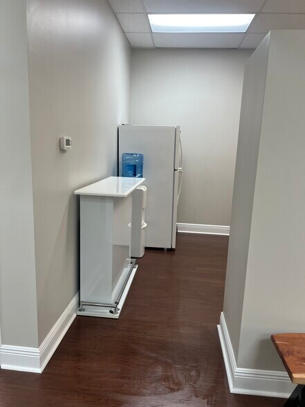 More Photos Of 16540 Pointe Village Dr, Lutz Storefront Retail Office For Lease