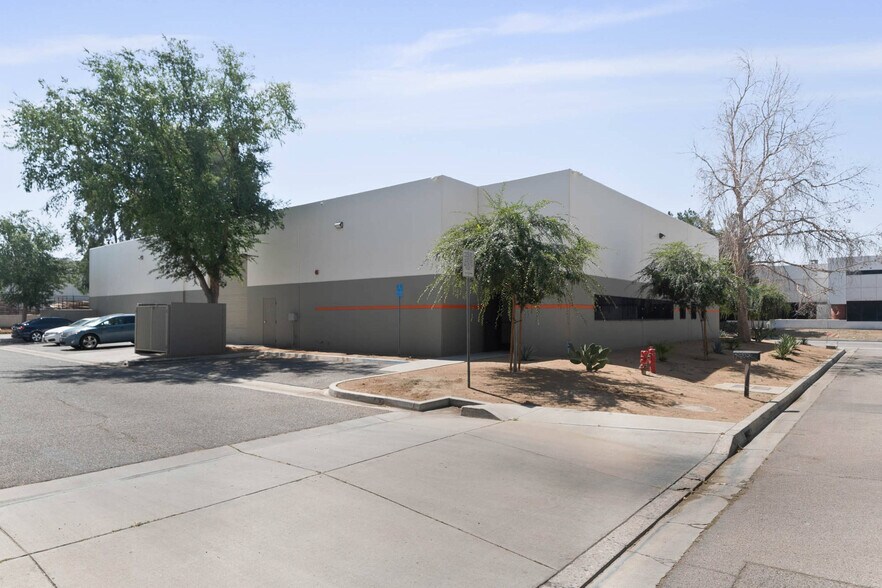 More Photos Of 665-675 Lincoln Ave, San Bernardino Warehouse For Sale