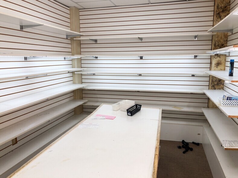 More Photos Of 302 W Main St, Bowling Green Healthcare For Sale