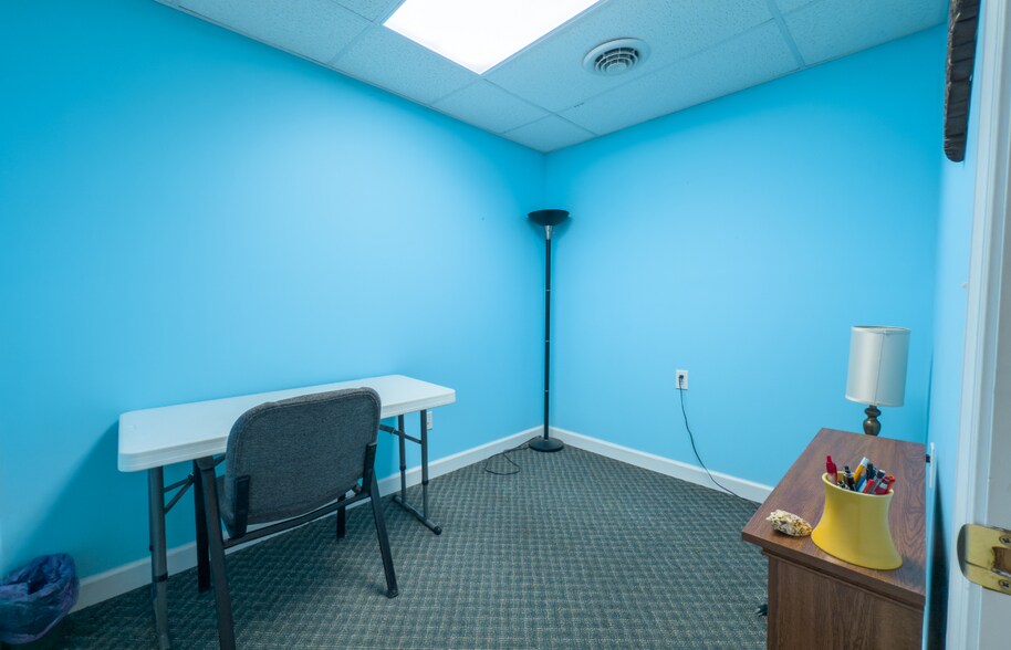 More Photos Of 4542 Blue Ridge Blvd, Blue Ridge Office For Sale