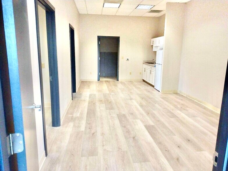 More Photos Of 51530 Huntington Rd, La Pine Office For Lease