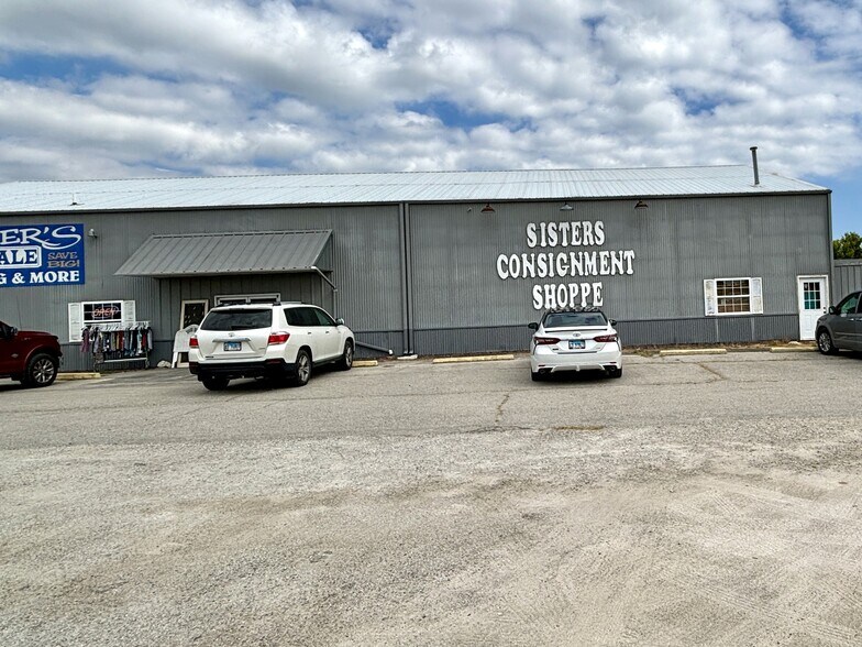 More Photos Of 825 New York Dr, Vandalia Storefront Retail Office For Sale