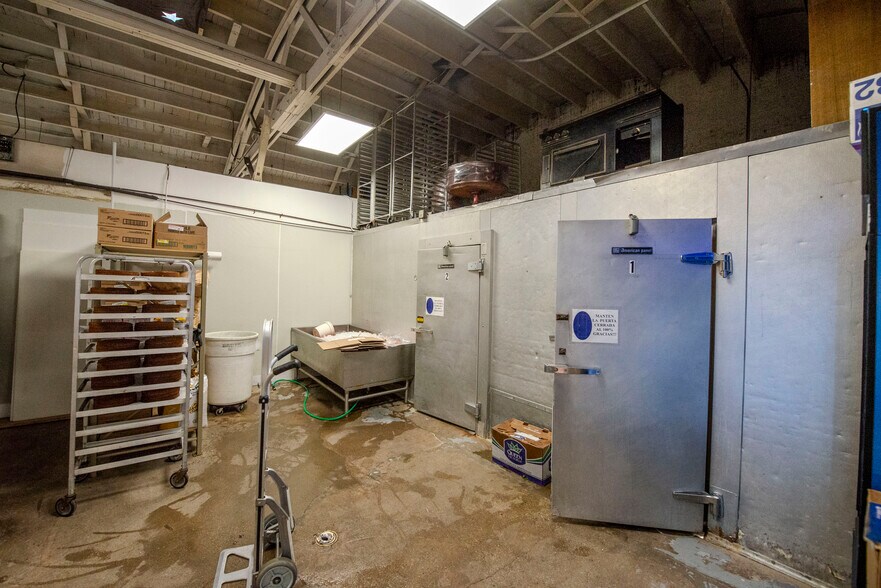 More Photos Of 1419 W Diversey Pky, Chicago Office For Sale