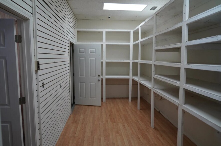 More Photos Of 118 W Roosevelt Dr, Anderson Office For Lease