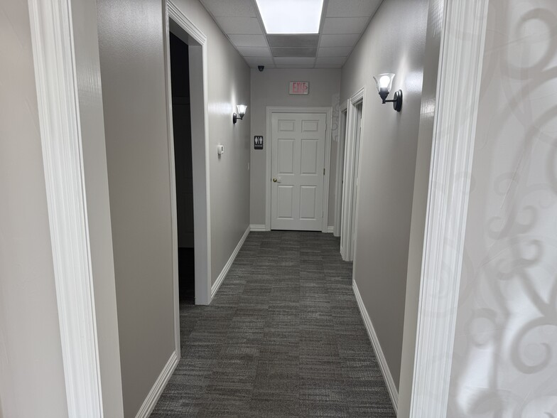 More Photos Of 1316 Village Creek Dr, Plano Office For Lease