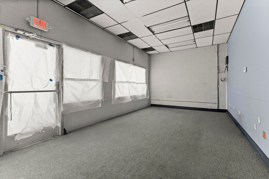 More Photos Of 26289 W Eight Mile Rd, Redford Township Manufacturing For Lease