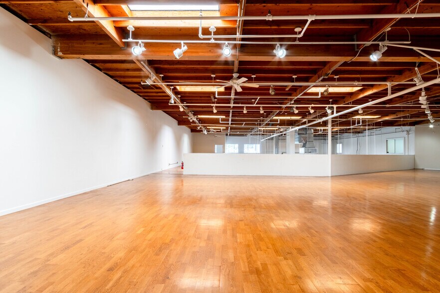 More Photos Of 590 10th St, San Francisco Showroom For Lease