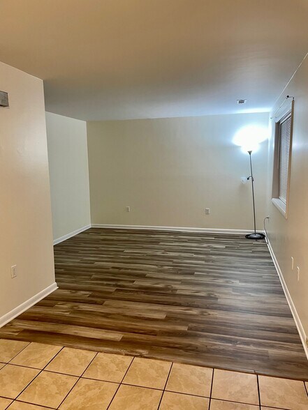 More Photos Of 400 Foxfire Ct, Seneca Apartments For Sale