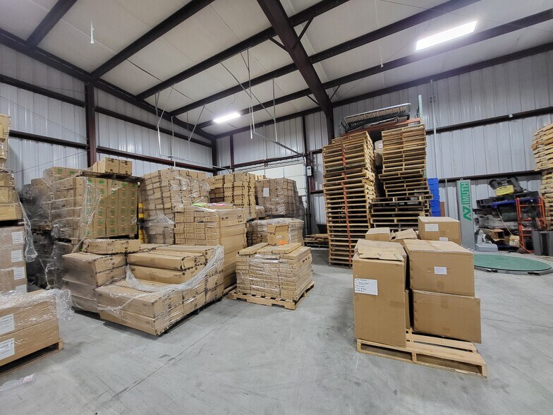 More Photos Of 516 Adele Ave, Joplin Distribution For Sale