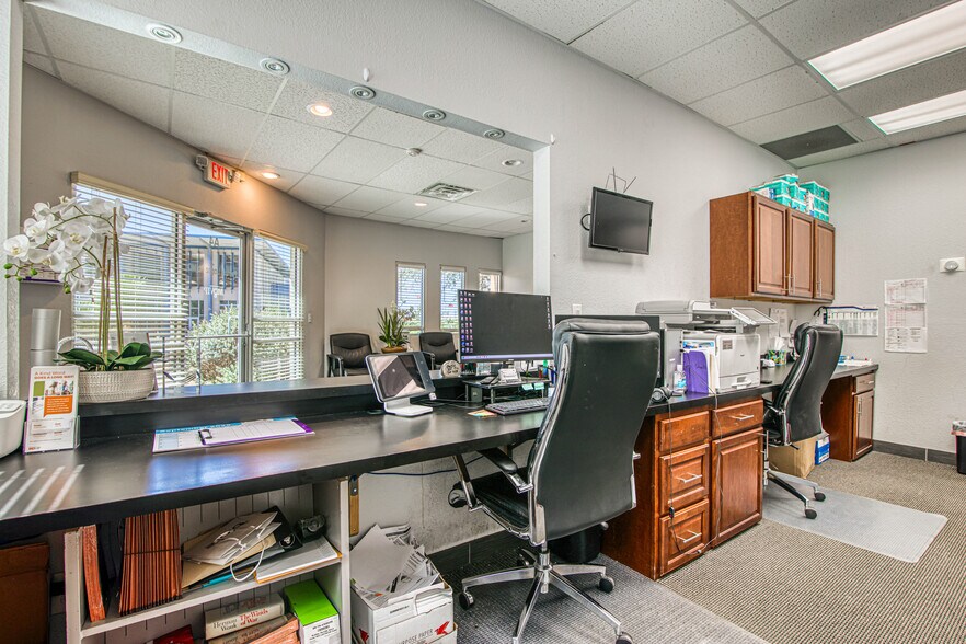 More Photos Of 550 S Mesa Hills Dr, El Paso Medical For Lease