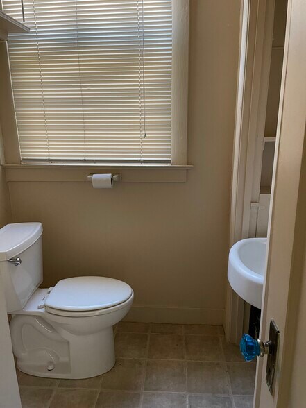 More Photos Of 2140 S El Camino Real, San Mateo Storefront Retail Residential For Lease