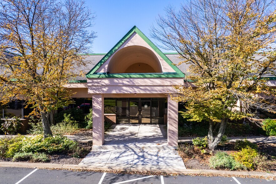 More Photos Of 200 Highpoint Dr, Chalfont Office For Sale