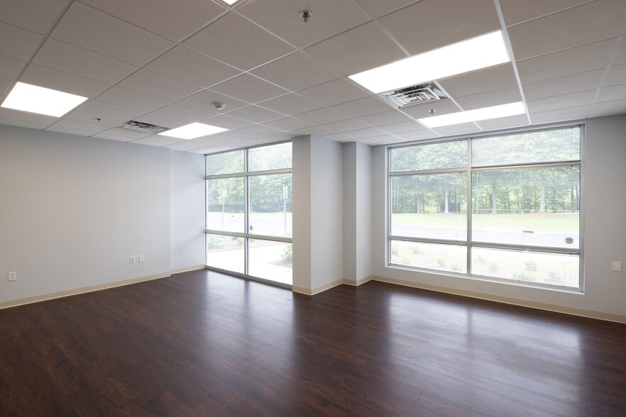 More Photos Of 3640 Royal South Pky, Atlanta Warehouse For Sale
