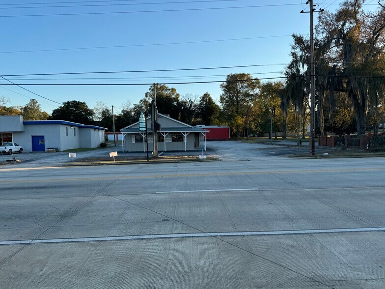 More Photos Of 109 Broad St, Hawkinsville Restaurant For Sale