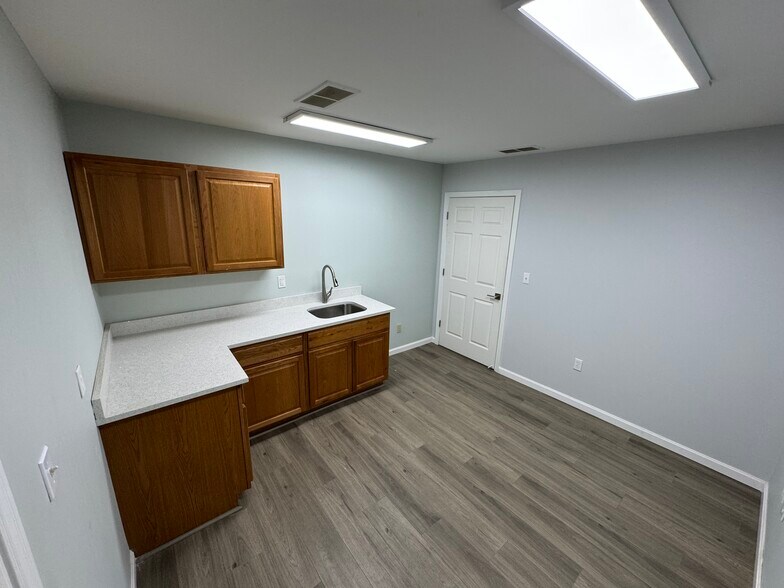 More Photos Of 8849 Brookside Ave, West Chester Office For Lease