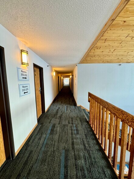 More Photos Of 406 Main Ave NE, Warroad Hotel For Sale