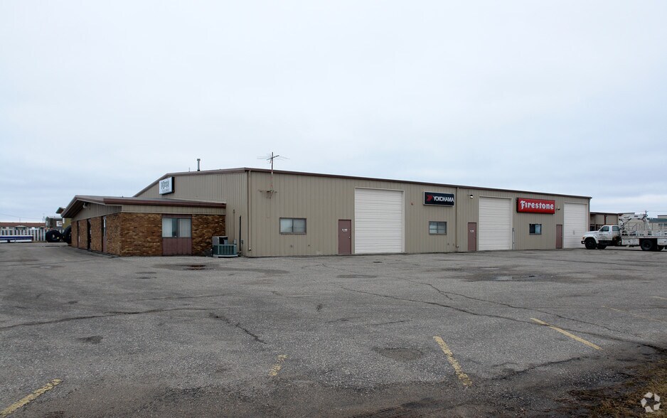 More Photos Of 1505 29th Ave, Moorhead Flex For Sale