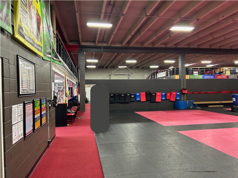 More Photos Of 130 N Locust Ave, Gallatin Freestanding For Lease