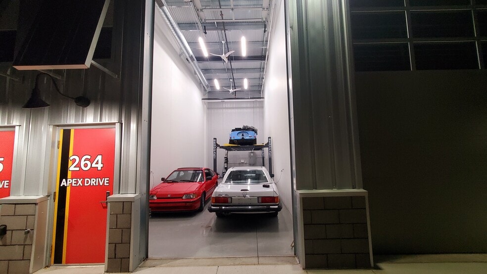 Primary Photo Of 264 Apex Dr, Pontiac Parking Garage For Sale