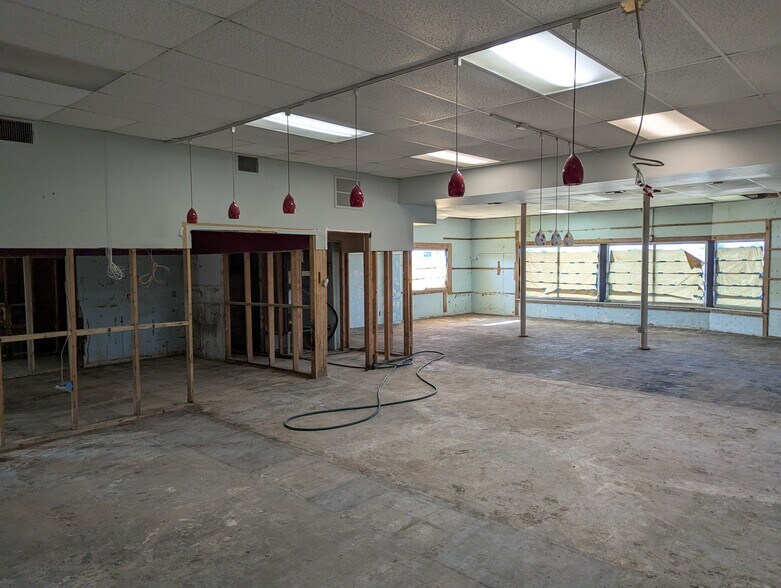 More Photos Of 7940 Grand Blvd, Port Richey General Retail For Sale