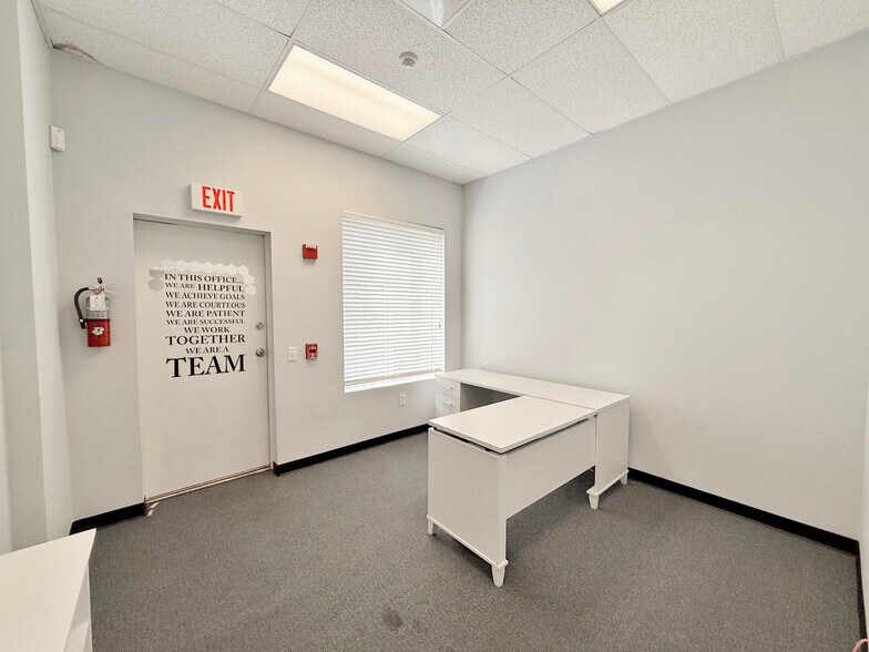 More Photos Of 2529 Commerce Pky, North Port Warehouse For Lease