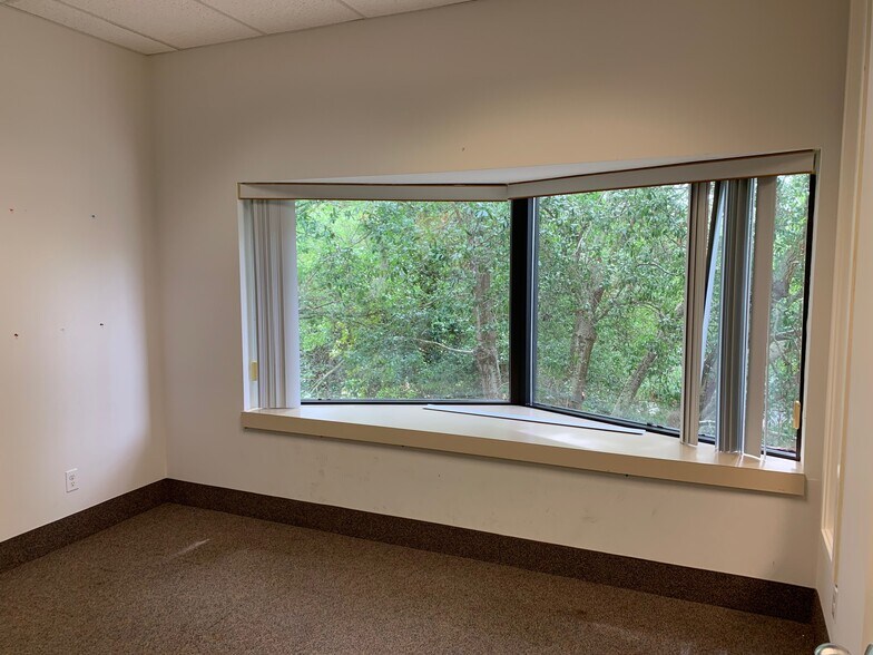 More Photos Of 25 Hospital Center Blvd, Hilton Head Medical For Lease