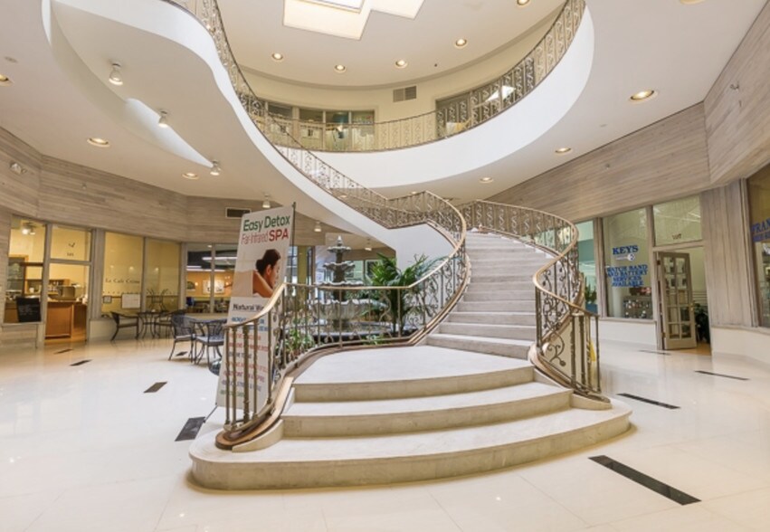 More Photos Of 350 S Lake Ave, Pasadena Storefront Retail Office For Lease