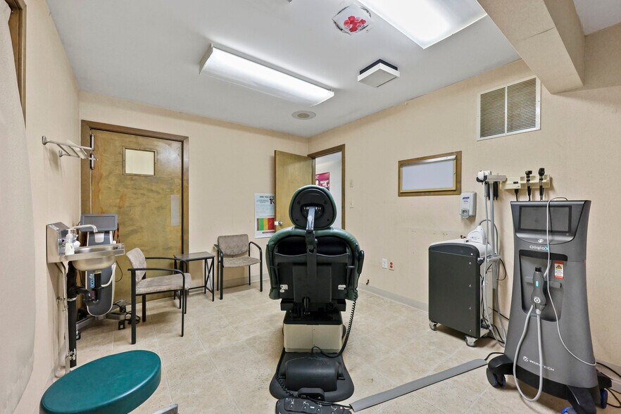 More Photos Of 95 New Litchfield St, Torrington Medical For Sale