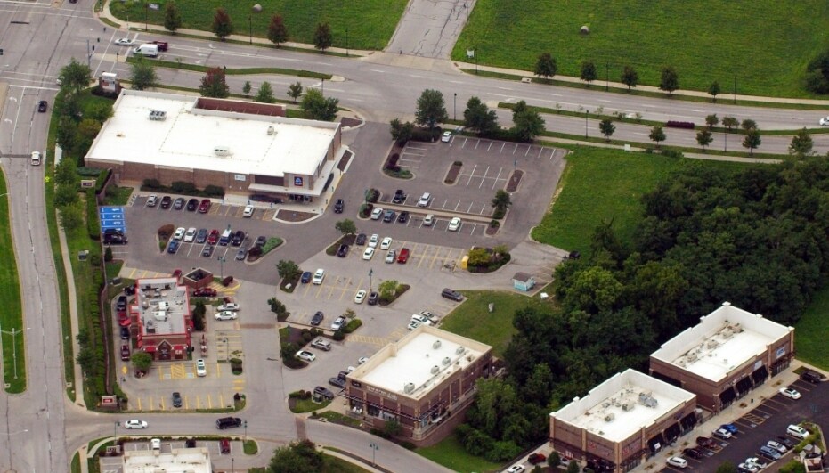 More Photos Of 8250 N Oxford St, Kansas City Storefront For Lease