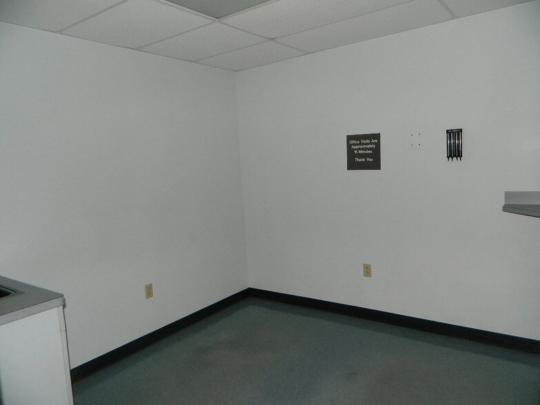 More Photos Of 941 Menoher Blvd, Johnstown Office For Sale