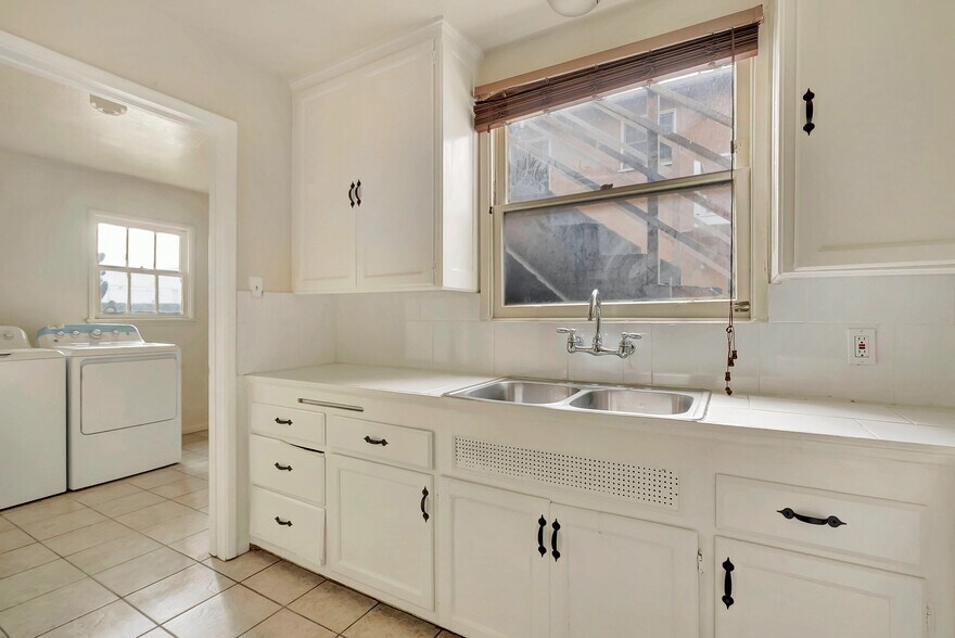 More Photos Of 3725 S Victoria Ave, Los Angeles Multifamily For Sale