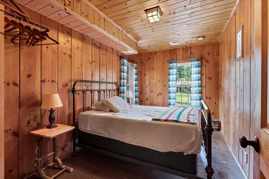 More Photos Of 746 Howe Rd, Lake Luzerne Hotel For Sale