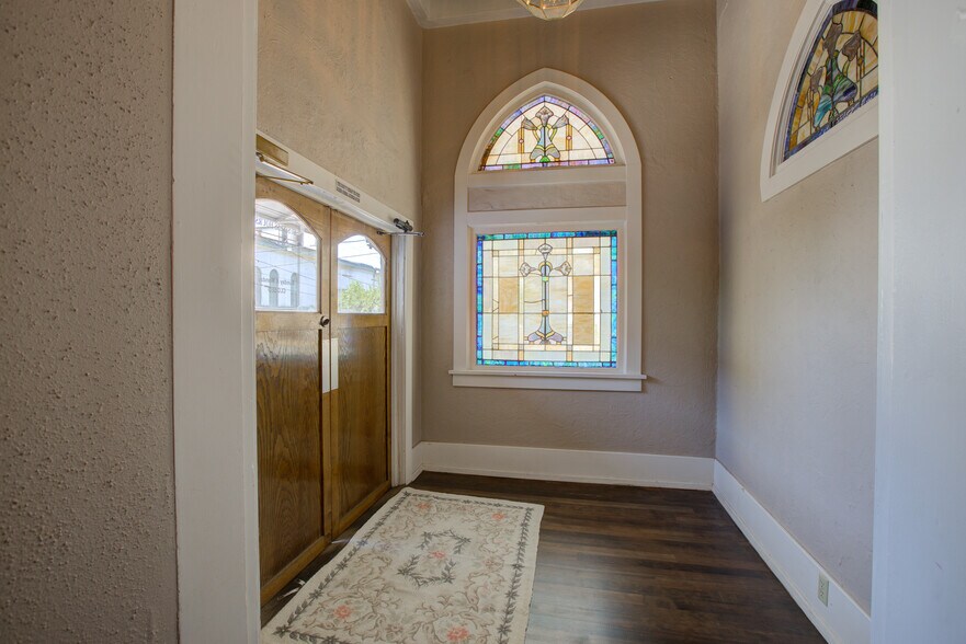 More Photos Of 809 Main Roseburg, Roseburg Lodge Meeting Hall For Sale