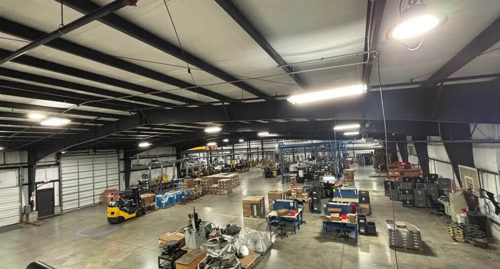 More Photos Of 1019 Mt. Vernon Rd, Shelbyville Warehouse For Lease