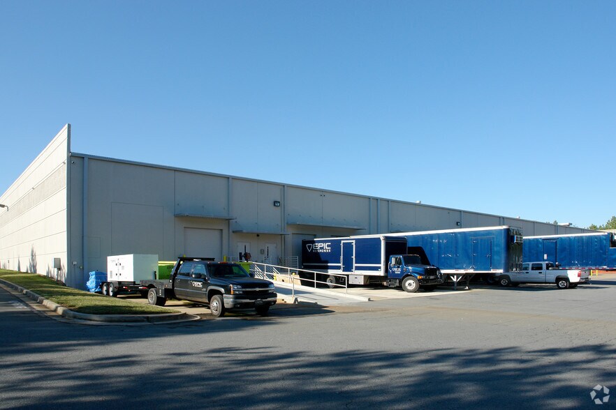 More Photos Of 2145 Barrett Park Dr, Kennesaw Warehouse For Lease
