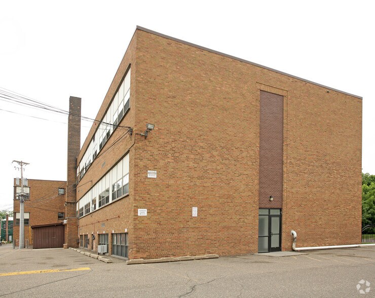 More Photos Of 426 Osceola Ave S, Saint Paul Schools For Lease