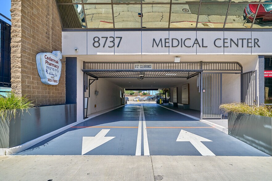 More Photos Of 8737 Beverly Blvd, West Hollywood Medical For Sale