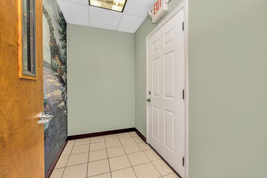 More Photos Of 860 NW Washington Blvd, Hamilton Medical For Lease