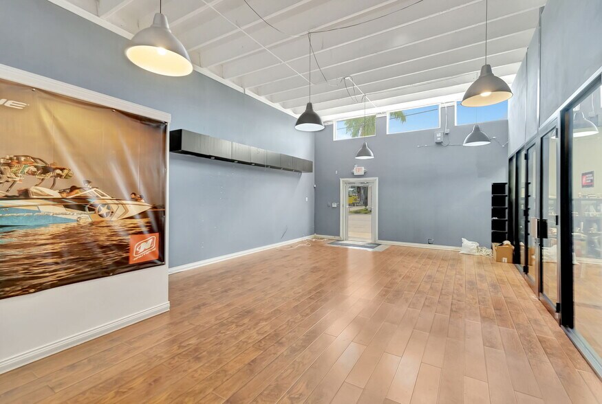 More Photos Of 3910 NW 2nd Ave, Miami Showroom For Sale