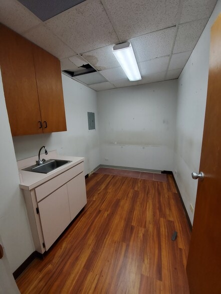 More Photos Of 99-128 Aiea Heights Dr, Aiea Medical For Sale