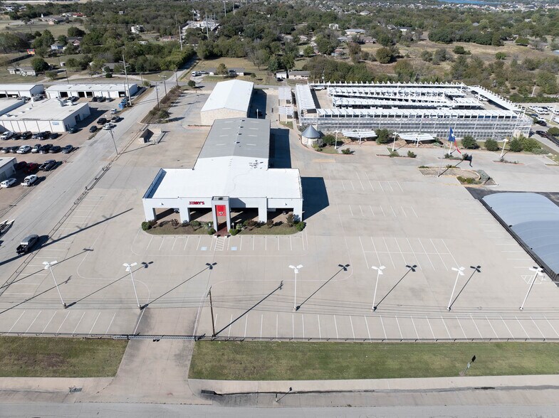 More Photos Of 3015 Fort Worth Hwy, Hudson Oaks Auto Dealership For Lease